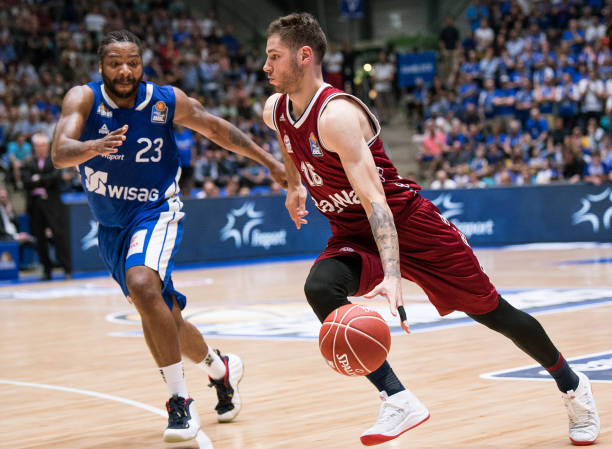 首次征战亚 首次征战亚