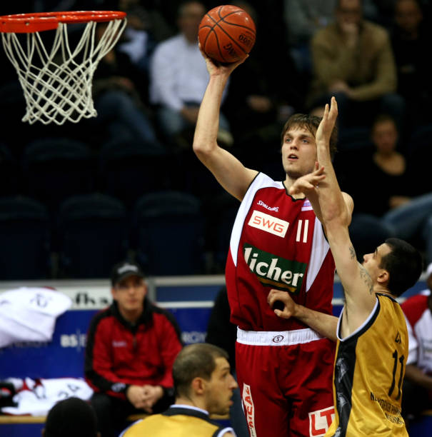 去探讨足球 去探讨足球