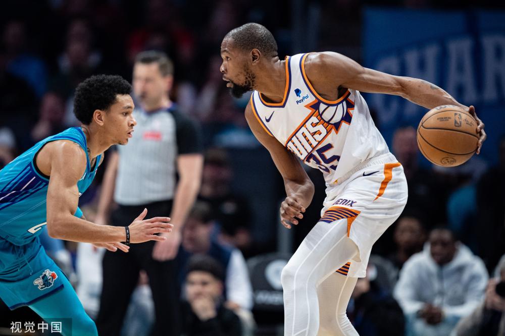 队在防守端 队在防守端